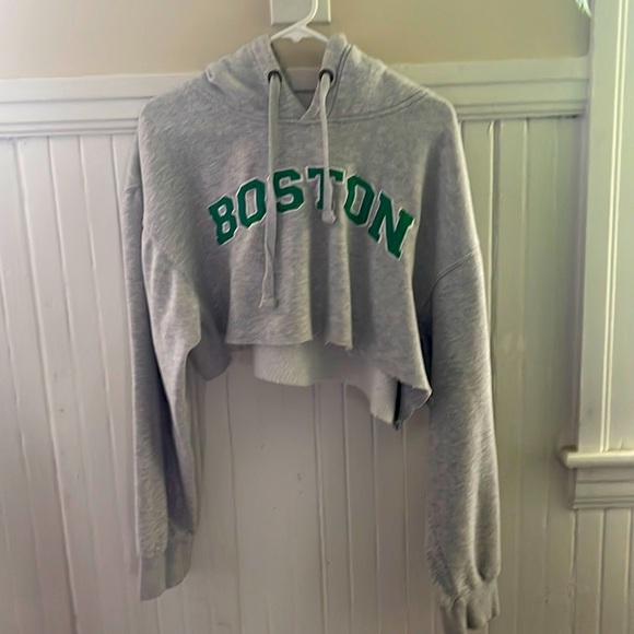 Grey Whale Outfitters Tops - Women’s Grey Whale Outfitters Boston crop hoodie, size XL, gently worn